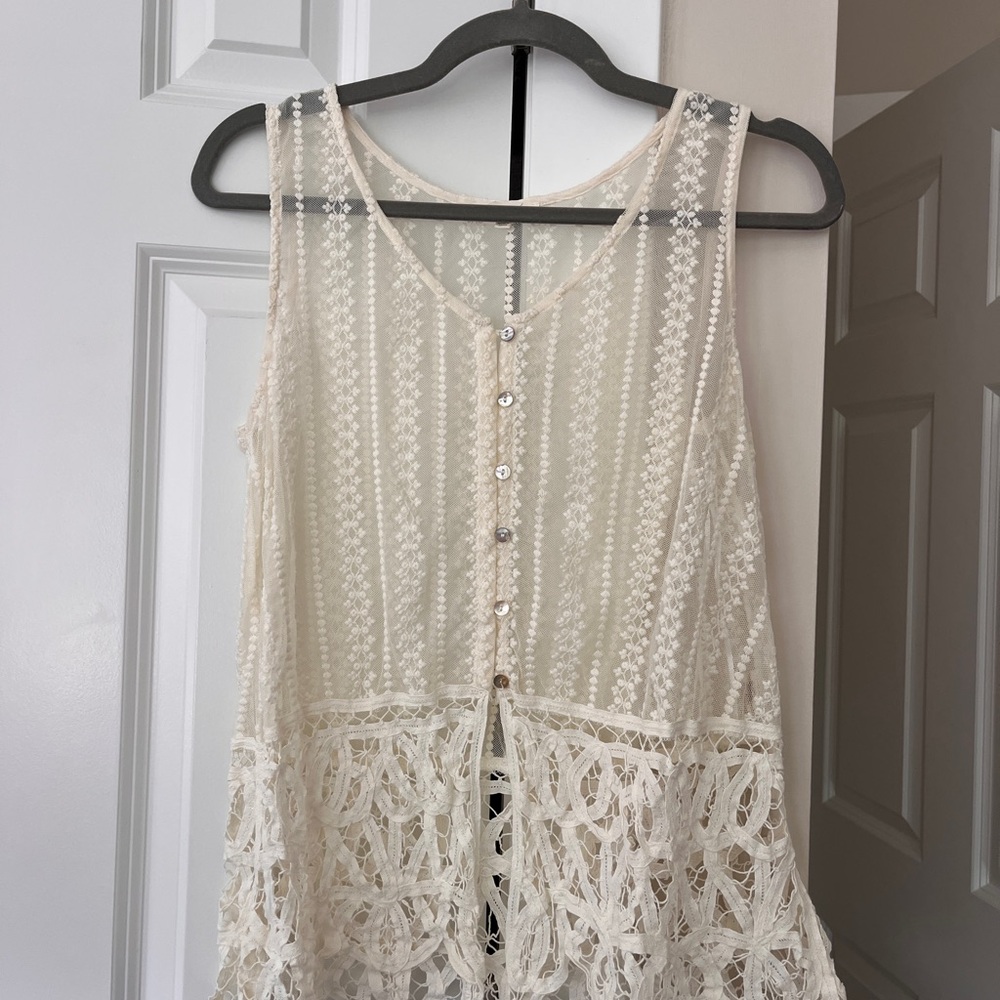 White Sleeveless Tiered Lace Tunic Top